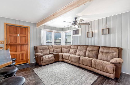 Bayview Boat Rental | 1270 ft² Boat