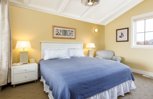 Oroville House | 129 Malarkey Lane (Beach Front)