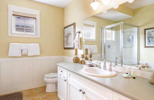 Oroville House | 129 Malarkey Lane (Beach Front)