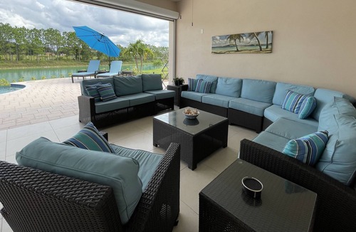 Groveland House | 12950 Bellerive drive