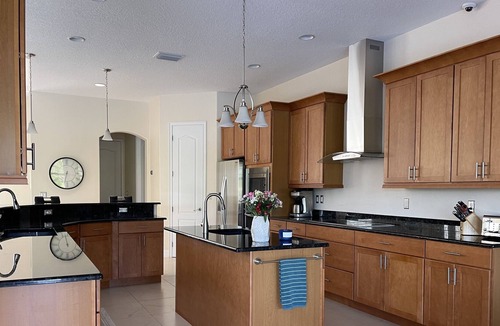 Groveland House | 12950 Bellerive drive