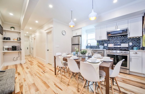 Jones Hill House | 12BR Private Compound Sleeps 35+ Backyard & Parking