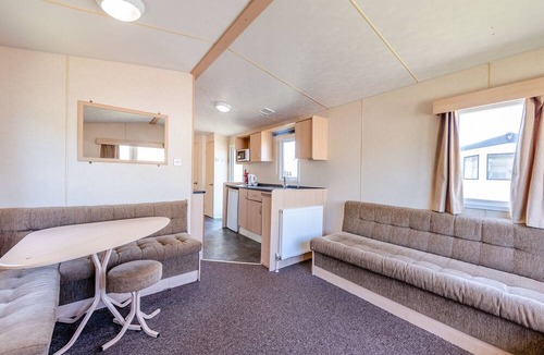 Bognor Regis House | 12ft-wide caravan with one double and two twin.