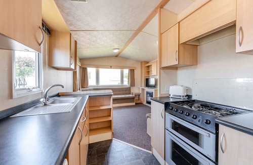 Bognor Regis House | 12ft-wide caravan with one double and two twin.