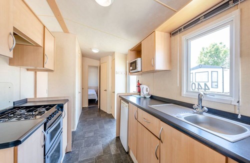 Bognor Regis House | 12ft-wide caravan with one double and two twin.