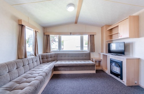 Bognor Regis House | 12ft-wide caravan with one double and two twin.