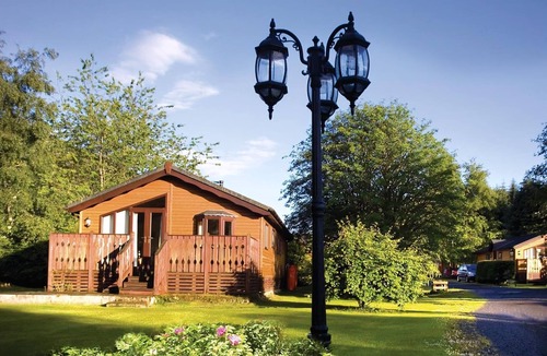 Selkirk House | 12ft-wide caravan with one double and one twin.