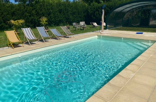 Suzay Bed & Breakfast | 12m² Guest Room with Private Bathroom, Pool, Shared Garden & Wi-Fi – Chic & Charme