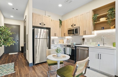 North Burnet Apartment | 12min Downtown | 6min Domain | Pool + Free Parking