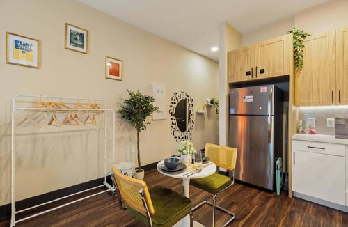 North Burnet Apartment | 12min Downtown | 6min Domain | Pool + Free Parking