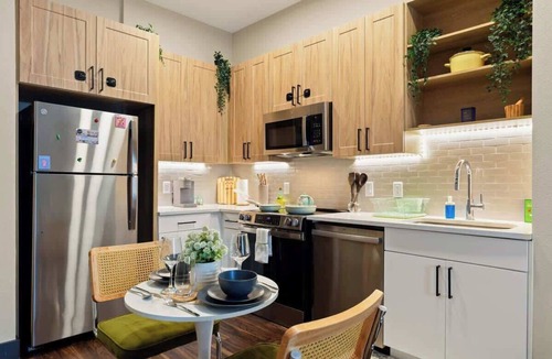 North Burnet Apartment | 12min Downtown | 6min Domain | Pool + Free Parking