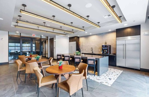 North Burnet Apartment | 12min Downtown | 6min Domain | Pool + Free Parking