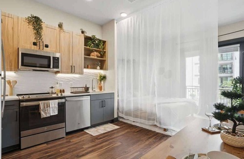 North Burnet Apartment | 12min DT | 6min Domain | Studio-Pool, Free Parking