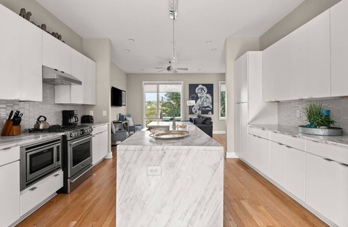 Edgehill Condo | 12S ~ Luxury Home ~ 8 Beds ~ 2 Miles Downtown/Broadway ~ Walk to Gulch ~ Private Rooftop ~ Garage