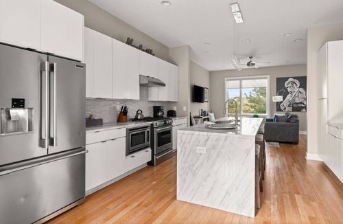 Edgehill Condo | 12S ~ Luxury Home ~ 8 Beds ~ 2 Miles Downtown/Broadway ~ Walk to Gulch ~ Private Rooftop ~ Garage