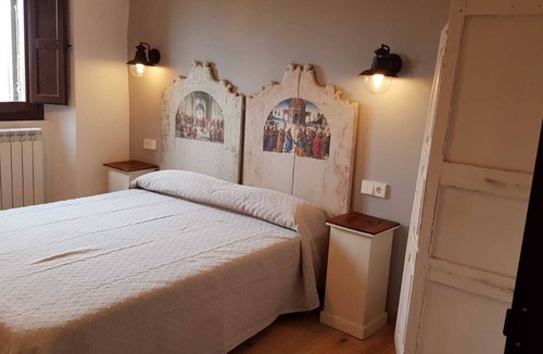 Cendea de Olza House | 12th century rural house
