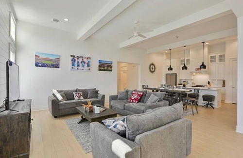 College Station Villa | 12th Man Hideout w/Private Backyard