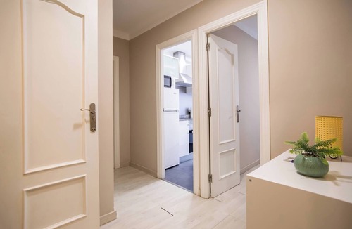 Collblanc y La Torrassa Apartment | 12TOGO1035 - Spacious Apartment near Camp Nou!