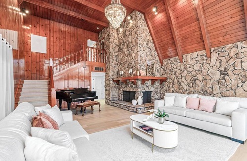 Modesto House | 13-Acre Luxury Waterfront Estate May Weekend Deal Sleeps 20+
