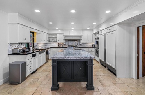 Modesto House | 13-Acre Luxury Waterfront Estate May Weekend Deal Sleeps 20+