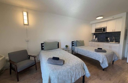 St. Johns Apartment | [13] ATX Studio: 2 Twins, Access to Gym & Laundry