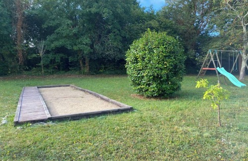 Camoel House | 13-bed house with quiet garden