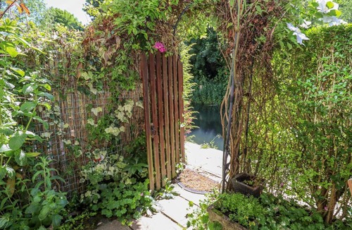 Stroud House | 13 Bowbridge Lock