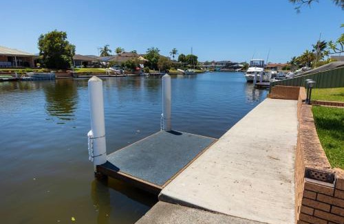 Forster House | 13 Cavill Avenue