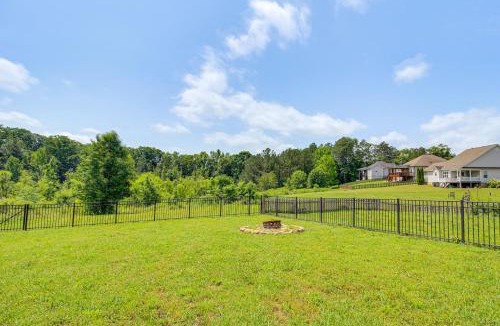 Chickamauga House | 13 Mi to Chattanooga: Family Home w/Backyard!