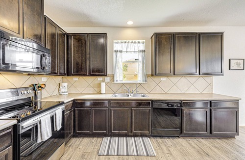 Southside House | 13 Mi to Dtwn San Antonio & the Alamo: Quiet Home