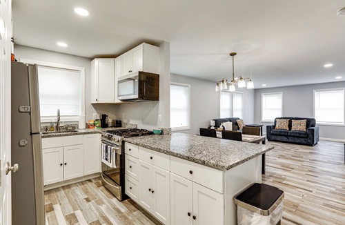 Attleboro House | 13 Mi to Gillette Stadium: Pet-Friendly Apt!