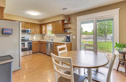 Blue Springs House | 13 Mi to Kauffman Stadium! 'Cottontail Cottage'