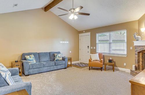 Blue Springs House | 13 Mi to Kauffman Stadium! 'Cottontail Cottage'