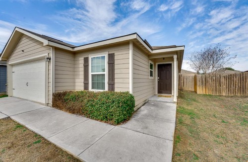 Medina Valley House | 13 Mi to Lackland AFB: San Antonio Home!