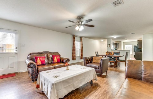 Medina Valley House | 13 Mi to Lackland AFB: San Antonio Home!