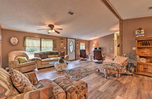Silver Springs House | 13 Mi to Silver Springs Pet Friendly Getaway!