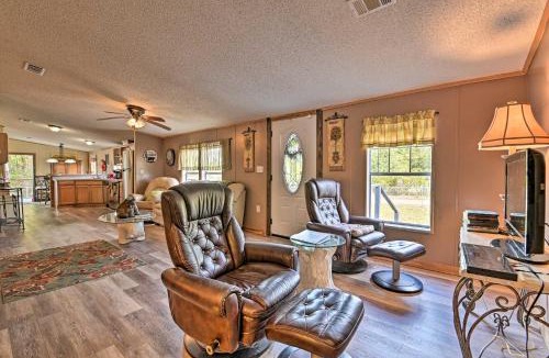 Silver Springs House | 13 Mi to Silver Springs Pet Friendly Getaway!