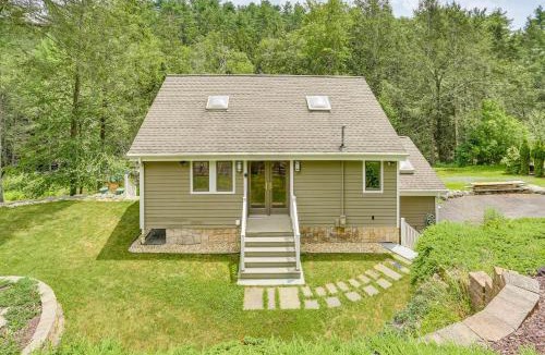 Shohola House | 13 Mi to Ski Big Bear Updated Getaway with Deck