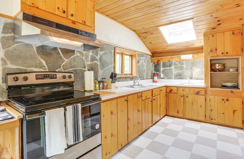 Shohola House | 13 Mi to Ski Big Bear: Updated Getaway w/Deck