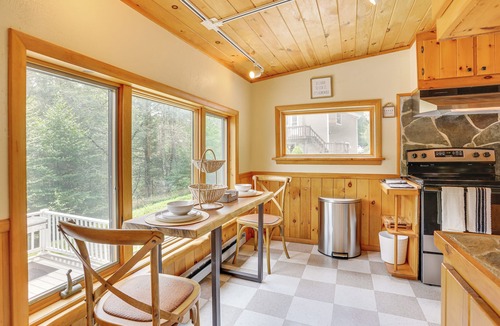 Shohola House | 13 Mi to Ski Big Bear: Updated Getaway w/Deck