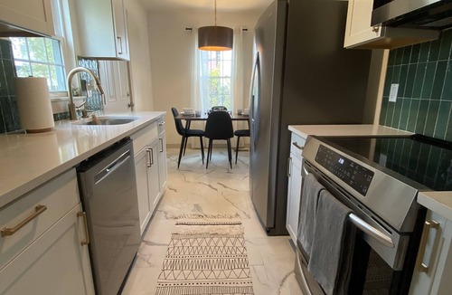 Urbandale Nations House | ~13 min to Broadway ~ Bright & Comfy West Nash Retreat