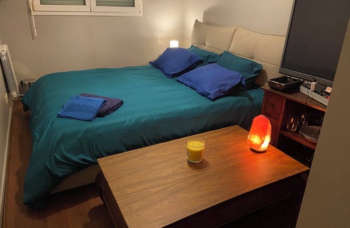 Chatillon Bed & Breakfast | 13 minutes Montparnasse, 18 minutes Champs Elysées, 20 minutes Tour Eiffel!