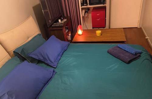 Chatillon Bed & Breakfast | 13 minutes Montparnasse, 18 minutes Champs Elysées, 20 minutes Tour Eiffel!