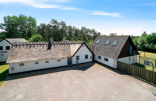 Hoeve Strand House | 13-room holiday home 500 m to the beach