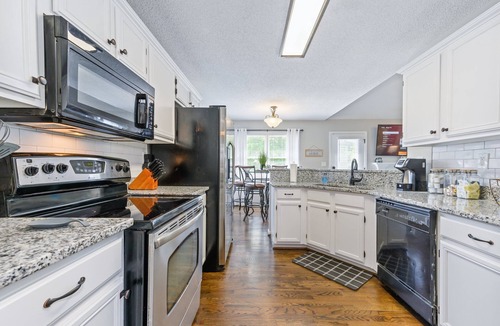 Cartersville Cottage | 13 Windfield Dr, Cartersville