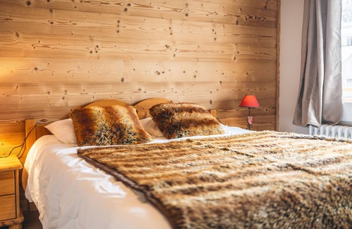 Mont-de-Lans Apartment | 130m² apartment at the foot of the slopes - fireplace - private 2-car garage