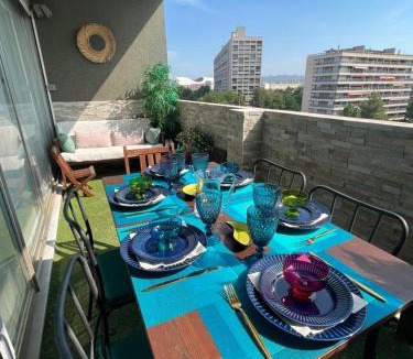 Sainte-Anne Apartment | 130m2 de standing, 5min plages et stade, Parking gratuit, 5e et dernier étage avec ascenseur, vue montagne