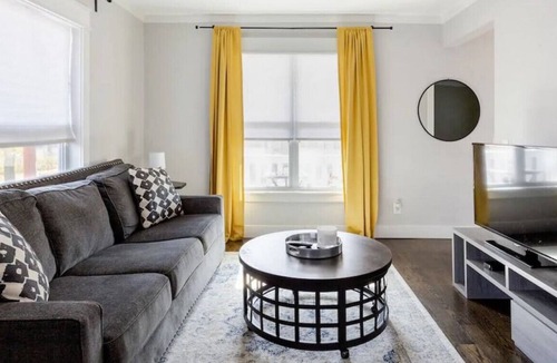Kansas City House | 1312 E 44th St KCMO · Private Suite close to Plaza! Long term Welcome!