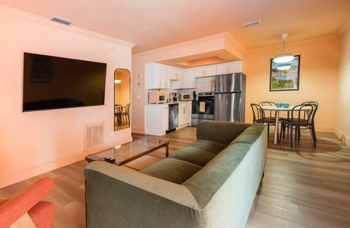 Bay Esplanade Apartment | 132 · ☀Pool✔ Kitchen✔ Beach✔ Self Checkin✔ Free Parking✔
