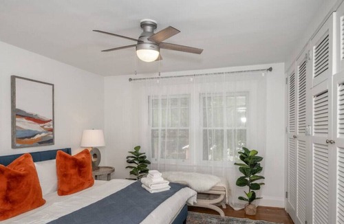Hyde Park House | 1320 Duncan Ave · Hyde Park Hideaway